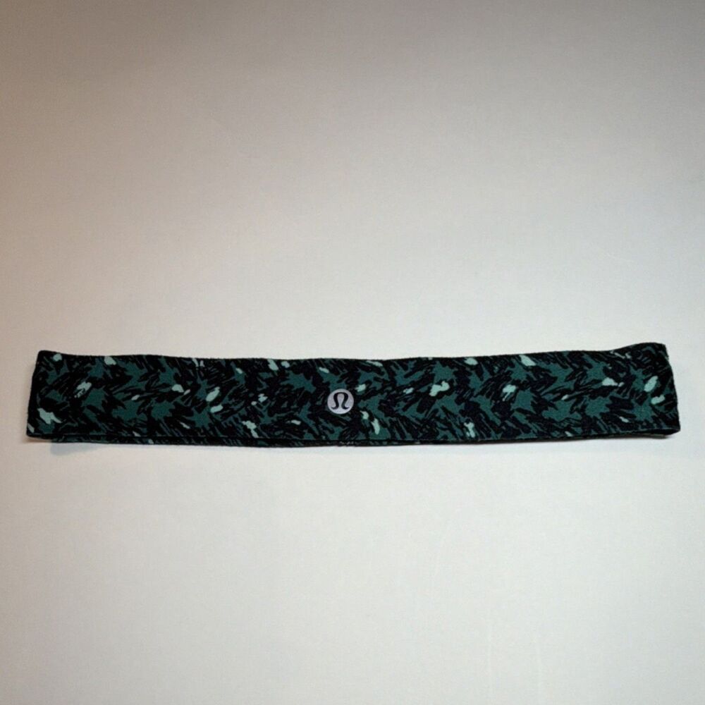 1.25” Lululemon Patterned Black green headband